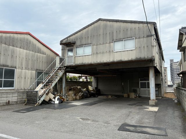 【新着物件】高松市木太町 倉庫 鉄骨造2階建 敷地90坪超
